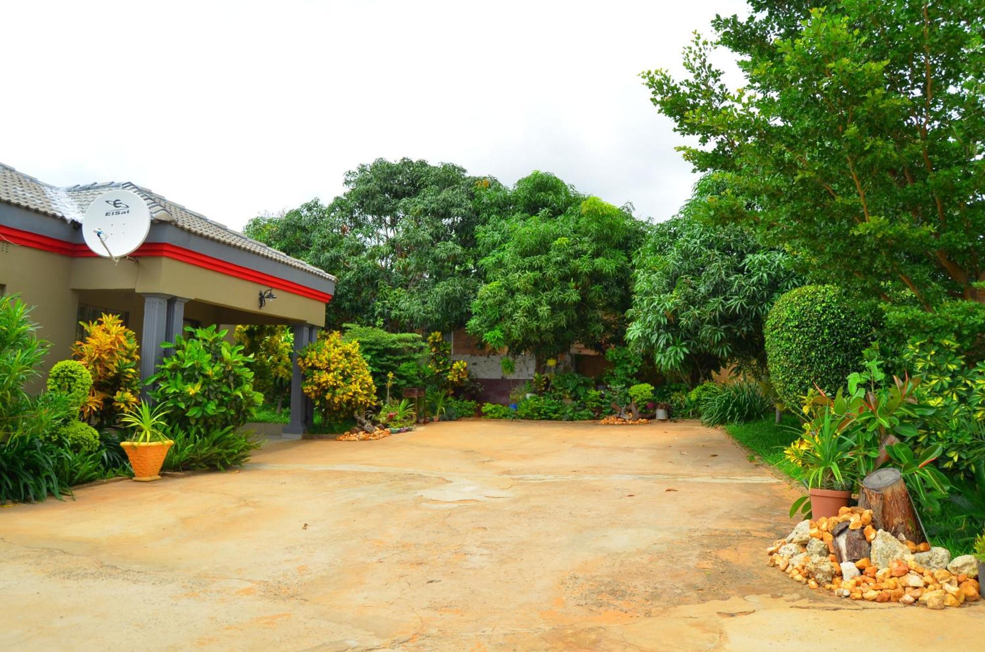 Chobe Kulotu Guest House Kasane Exterior foto